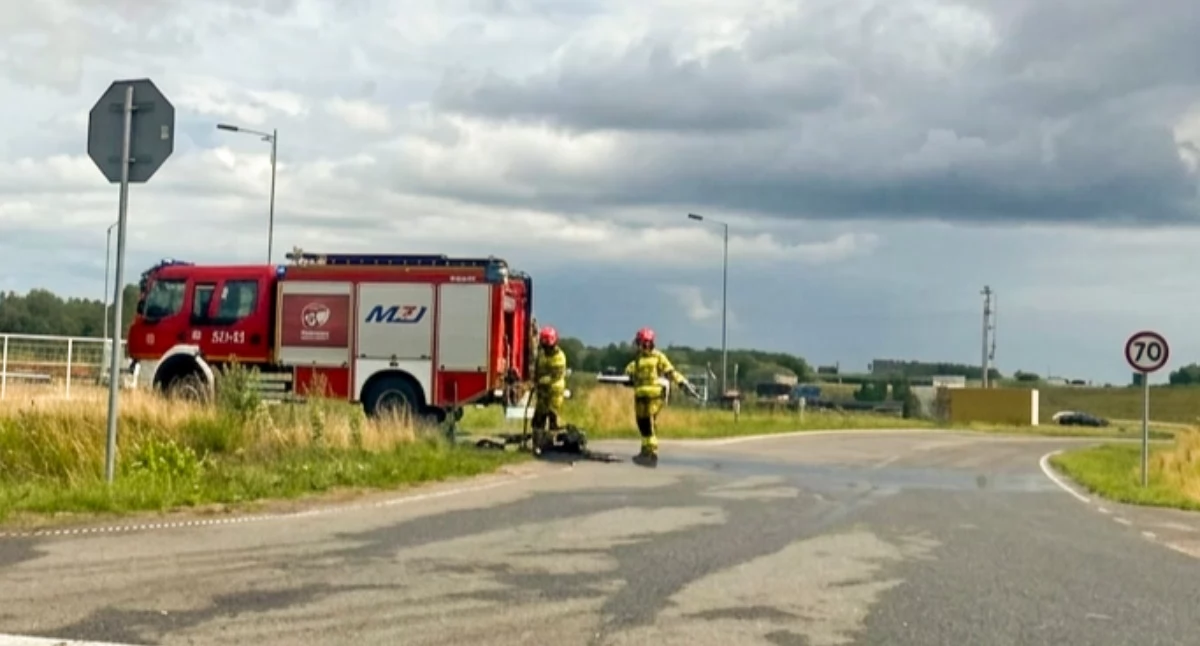Pożary, Motorower stanął ogniu Młynarskiej Rykach Interweniowali strażacy - zdjęcie, fotografia