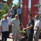 Ołtarz na Boże Cialo dekorują już od 5 rano