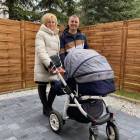 Teściowa Anna Błachnio z Zięciem Radosławem Kornasem w trakcie wspólnego spaceru z...