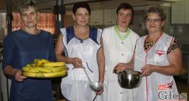 Coraz więcej dzieci je zdrowe obiady w szkole