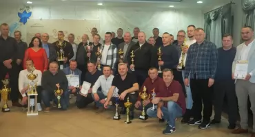 Gołębiarze wskoczyli na szczyt