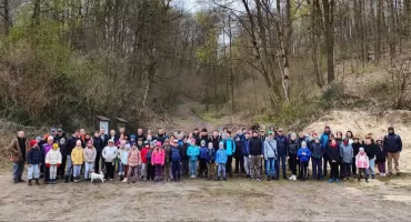 Taekwondo i natura. Rodzinny rajd w wąwozach Parchatki przyciągnął tłumy