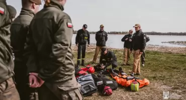 Strażacy i żołnierze przygotowani na sytuacje kryzysowe. Wspólne ćwiczenia na wodzie