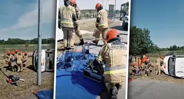 Groźny wypadek i pożar auta w Moszczance. Na miejsce ruszyły wszystkie służby