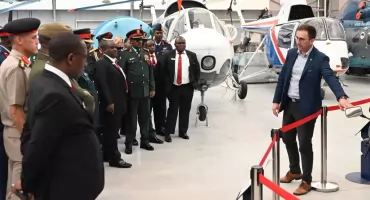 Generałowie z Afryki w Dęblinie. Muzeum Sił Powietrznych gościło delegację z Tanzanii
