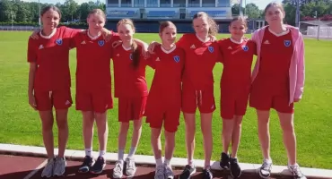 Uczennice SP nr 5 w Dęblinie w czołówce rejonu. Czwarte miejsce w czwórboju lekkoatletycznym