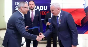 Dęblin: Burmistrz Roman Dariusz Bytniewski odznaczony za zasługi dla samorządu