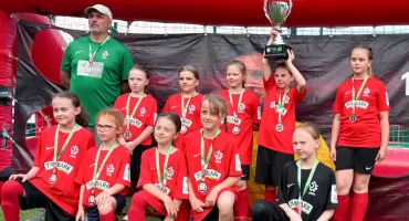 Trzecie miejsce w Polsce! Dziesięciolatki z Grabowa Szlacheckiego błyszczą w finale Pucharu Tymbarku