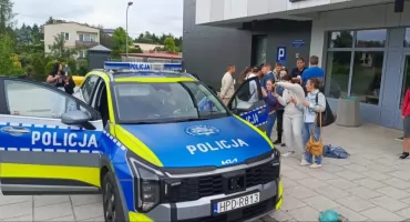 Ryccy policjanci otworzyli bramy komendy dla uczniów z Dęblina. Była strzelnica i lekcja bezpieczeństwa