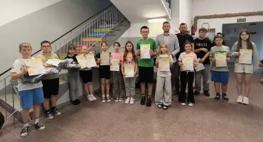 Uczniowie ze Swat zdobywają nagrody w ogólnopolskim konkursie KRUS. Bezpieczeństwo w rolnictwie tematem prac plastycznych