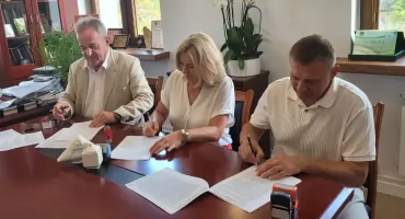 Blisko 1,5 miliona złotych na remont dróg w gminie Stężyca. Kolejne umowy podpisane