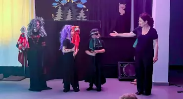 Mali aktorzy pokazali wielki talent. Premiera spektaklu „Gdzie jest wilk?” w Dęblinie